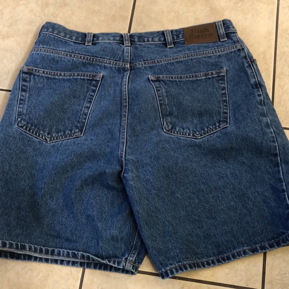 Shorts - Picture 2 of 4